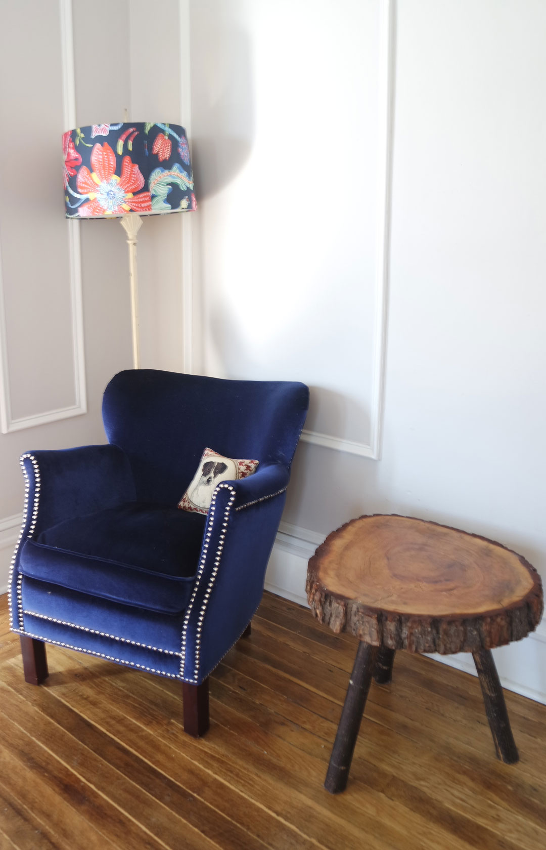 colorful apartment - vintage blue chair